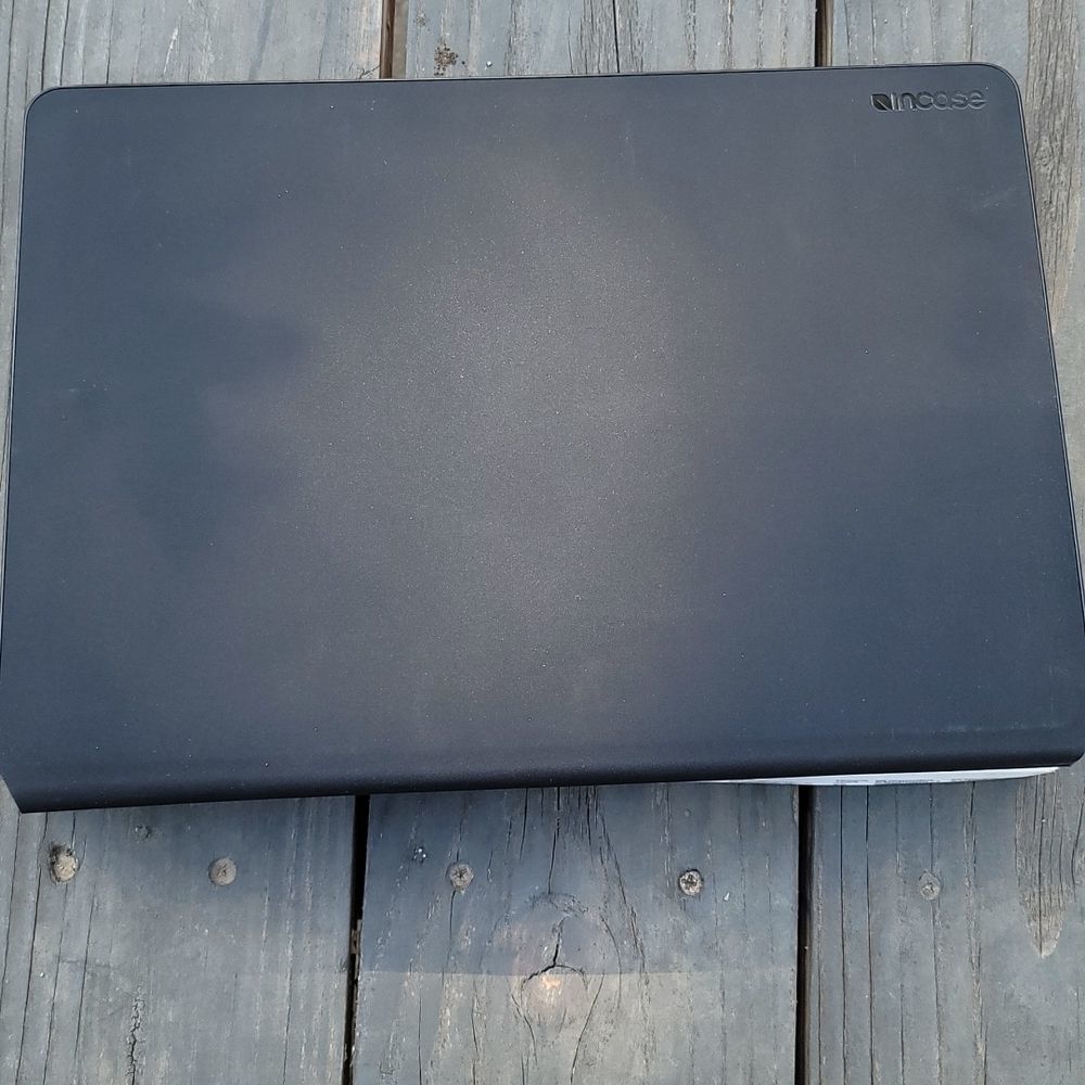 NIB- Incase Snap Jacket for 13" MacBook Pro/Thunderbolt 3 - Picture 7 of 8